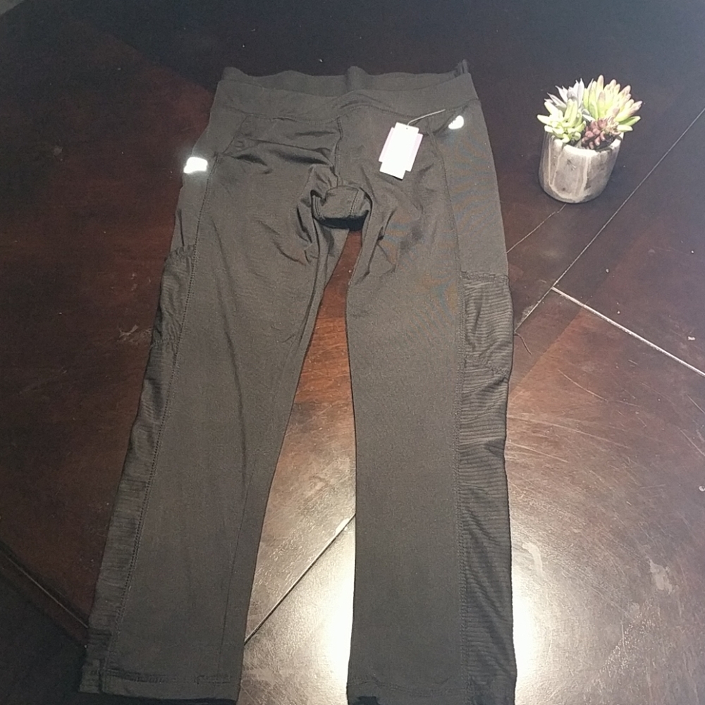 NWT Ardene yoga capris